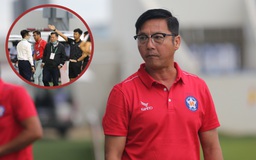 HLV Lê Huỳnh Đức nổi nóng, phân bua với trọng tài sau trận thua Sông Lam Nghệ An