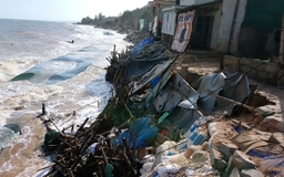 Hàng trăm ngôi nhà ở Phan Thiết có nguy cơ bị biển cuốn trôi