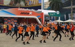 Hai hãng hàng không Việt Nam đồng diễn flashmob 'một nhà'
