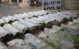 Nơi độc nhất ở Sài Gòn cả nhà bán bò bía 1.000 đồng, kiếm chục triệu