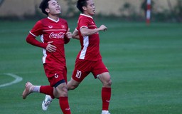 Cầu thủ Việt Nam ‘mổ xẻ’ Malaysia
