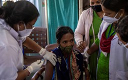 Ấn Độ ngừng xuất khẩu, châu Á thiếu vắc xin Covid-19