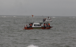 13 người chết, 4 người mất tích trong vụ lật tàu du lịch trên biển Cửa Đại
