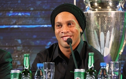 Danh thủ Ronaldinho gây sức hút với fan Việt Nam