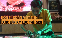 Họa sĩ Việt xác lập kỷ lục thế giới vẽ 12 bức tranh sơn dầu trên kính trong 6 phút 23 giây