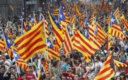 Tây Ban Nha ra tối hậu thư cho Catalonia