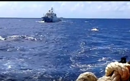 [VIDEO] Tàu hải cảnh Trung Quốc rượt đuổi, chĩa súng đe dọa tàu dân sự Việt Nam