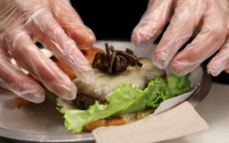 Burger nhện độc tarantula có vị gì?