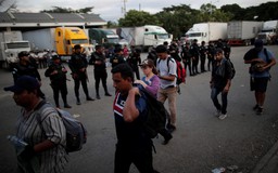 Tổng thống Trump có thể đưa 15.000 lính đến biên giới Mexico