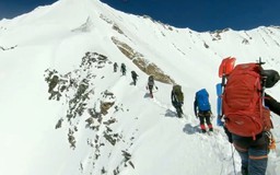 Video vừa được tìm thấy về những giờ phút cuối trước khi 8 nhà leo núi Himalaya chết vì lở tuyết