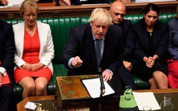 Thủ tướng Anh trở lại quốc hội, hỗn loạn Brexit thêm trầm trọng