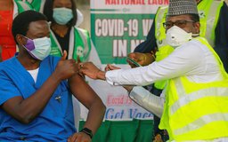 Vì sao Nigeria phải bỏ gần 1 triệu liều vắc xin Covid-19?