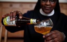 Vì sao các nữ tu Bỉ lần đầu làm bia?