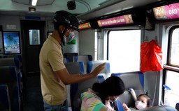 Tạm xa vợ con bên chuyến tàu về Quảng Bình tránh dịch Covid-19