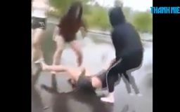 Thiếu nữ bị đánh hội đồng, lột đồ giữa mưa là do mâu thuẫn tình cảm