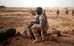 Binh sĩ Anh suýt trúng đạn của đồng minh ở Mali vì bị tưởng nhầm là địch