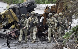 Cố gắng cầm cự nhưng quân Ukraine có thể phải rút khỏi Severodonetsk