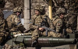 Ukraine tuyên bố phản công gây sức ép toàn chiến tuyến