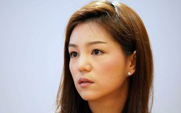Nữ trưởng đoàn xinh đẹp U.22 Thái Lan gây sốt tại họp báo SEA Games