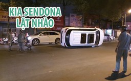 KIA Sedona lật nhào trên đường phố, tài xế mắc kẹt trong hoảng loạn