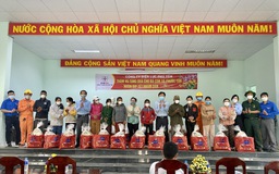 PC Phú Yên: Trao tặng 50 suất quà tết cho bà con nghèo xã Phước Tân