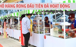 Phố hàng rong đầu tiên của TP.HCM hoạt động, bán 6 tiếng mỗi ngày