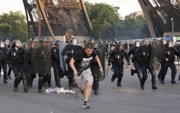 Cảnh sát bắt giữ 40 CĐV quá khích sau trận chung kết Euro 2016