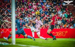 Kết quả bóng đá Muangthong 1-2 Bangkok: Đặng Văn Lâm quả cảm vẫn không đủ!