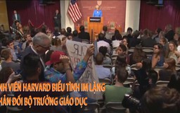 Tin nhanh Quốc tế 29.9: Sinh viên Harvard phản đối bộ trưởng giáo dục