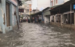 Nỗi khổ nhiều năm: “Mưa nhỏ mưa lớn gì cũng ngập hết”