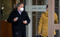 Platini bị ‘hành’ 6 tiếng thẩm vấn trước nguy cơ đi tù 5 năm