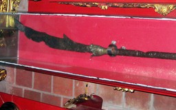 [VIDEO] Cận cảnh thanh long đao hơn 500 năm chìm nổi của vua Mạc Đăng Dung