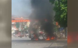 Xe taxi nổ tung trên đường phố Cẩm Phả, 2 người tử vong