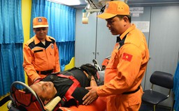 Cứu thuyền viên Indonesia bất tỉnh trên vùng biển Việt Nam