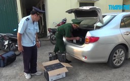 Phát hiện ô tô chở hơn 200 chai rượu nhập lậu
