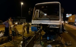 Kinh hoàng xe chở công nhân lao vào trạm thu phí cao tốc TP.HCM – Trung Lương