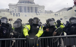 2 cảnh sát tự sát sau khi đối đầu người bạo loạn Điện Capitol