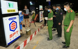 “Tiền tấn” trong đường dây xăng giả cực lớn: 4 máy đếm tiền 5 tiếng mới xong