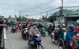 CSGT Đồng Nai dẫn đường đưa bà con miền Tây, Ninh Thuận, Đắk Lắk về quê