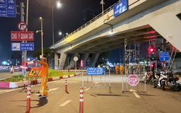 Cấm lưu thông dưới dạ cầu vượt Nguyễn Hữu Cảnh để kiểm định cầu