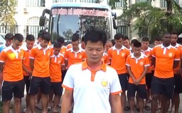 HLV Nguyễn Văn Sỹ cúi đầu xin lỗi sau sự cố pháo sáng