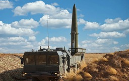 Nga bắn tên lửa vào 'đoàn tàu quân sự', Mỹ công bố viện trợ 3 tỉ USD cho Ukraine