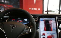 Tesla sắp tung công nghệ giúp xe tự chạy theo chủ như thú cưng