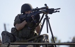 Tổng thống Mỹ cho phép cảnh sát tiếp tục nhận vũ khí quân đội