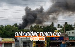 Cháy xưởng thạch cao rồi lan sang nhà dân, khói đen mù mịt cả khu vực