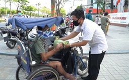 Niềm tin vào sự tử tế bên cây ATM gạo Sài Gòn trong ngày đại dịch