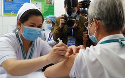Huy động thêm quân đội để tiêm nhanh nhất 800.000 liều vắc xin Covid-19 ở TP.HCM