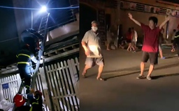 Thót tim cảnh giải cứu nạn nhân trong vụ cháy tiệm bánh ở Thủ Đức