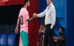 Messi siết chặt tay HLV Koeman, Barcelona giành chiến thắng đậm đà