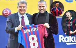 Vì sao Dani Alves mặc áo số 8 ở Barcelona, đá tiền vệ hay hậu vệ phải?
